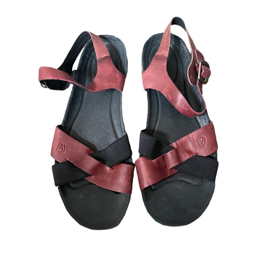 Women's Strappy Leather Sandals in Burgundy - Unbranded